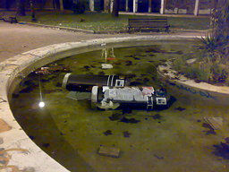 rifiuti nella fontana